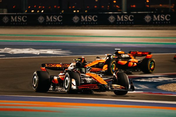 Lando Norris cede a Oscar Piastri la victoria de la carrera sprint de Qatar