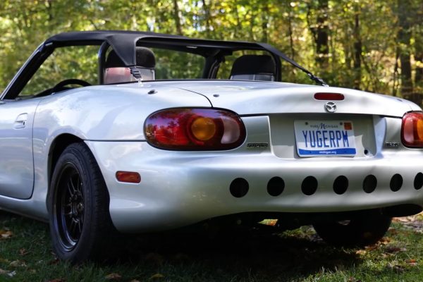 Menos de 700 kilos, casi 200 CV y 13.000 rpm. Este es el Mazda MX-5 definitivo (+vídeo)