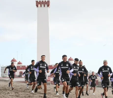 Jugadores de Colo Colo trataron con hinchas en la Avenida del Mar durante pretemporada