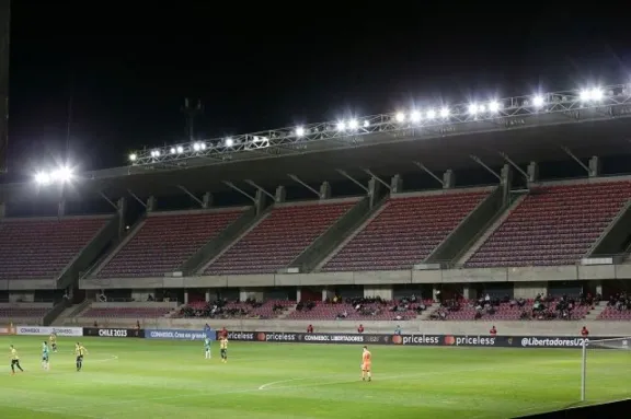 Alojamiento fuera de la conurbación y solo hinchas regionales: Las exigencias para jugar la Supercopa en La Portada