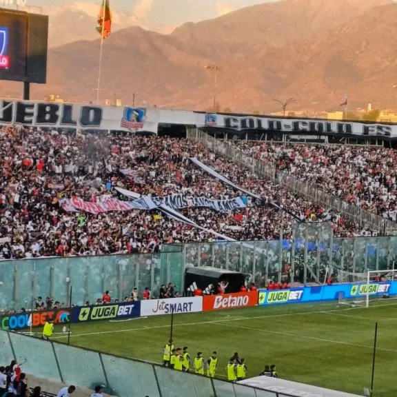 ‘Si no estamos, la cancelamos’: Hinchas de Colo Colo rechazan Supercopa en La Serena con polémico lienzo