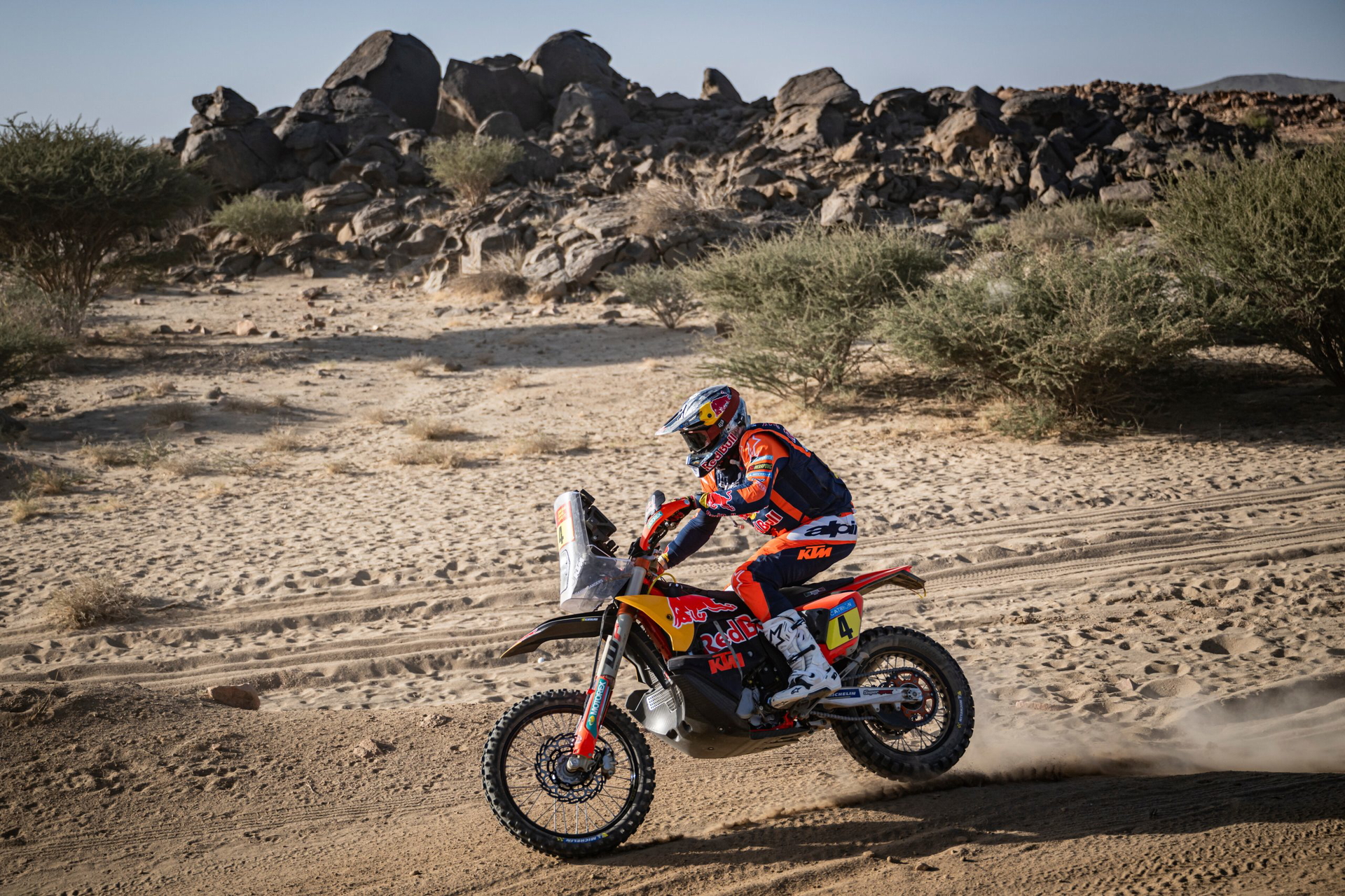 Daniel Sanders sostiene a KTM y logra el mejor tiempo en la temida Etapa de 48 Horas