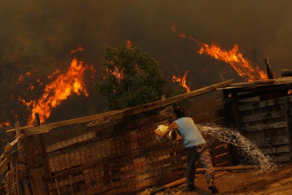 "Los procesos de reconstrucción son complejos": Tohá reconoce lento avance tras megaincendio de Valparaíso