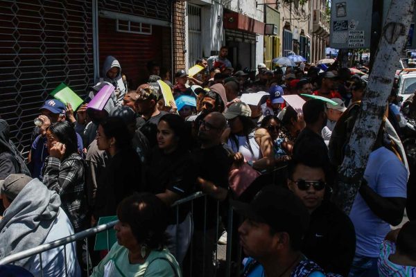 Población extranjera en Chile llega a 1,9 millones de personas