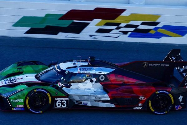 Lamborghini no contempla transformar Squadra Corse en equipo de fábrica