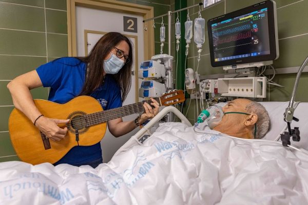 La música puede suponer el ahorro para un hospital de hasta 7,4 millones de euros al año