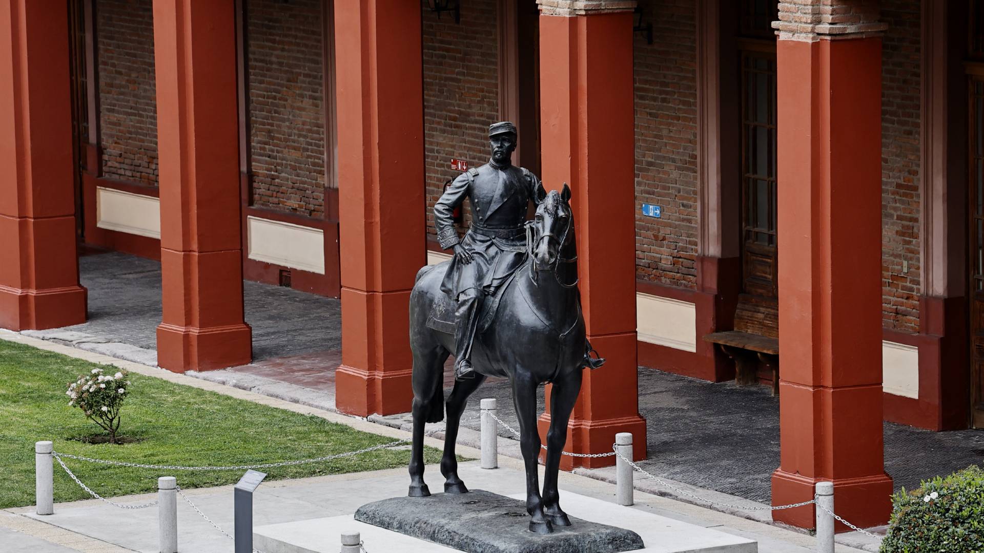 Bellolio anuncia que "vamos a defender nuestra historia" tras rectificación del CMN sobre estatua de Baquedano