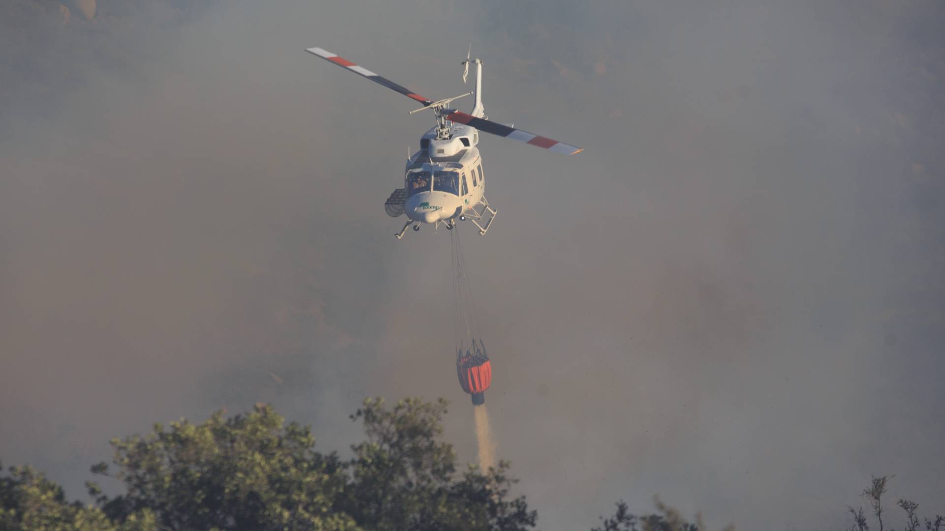 Gobierno anuncia querella criminal tras disparos a helicóptero que combatía incendio en Collipulli