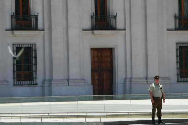 Confirman muerte de carabinero al interior de La Moneda