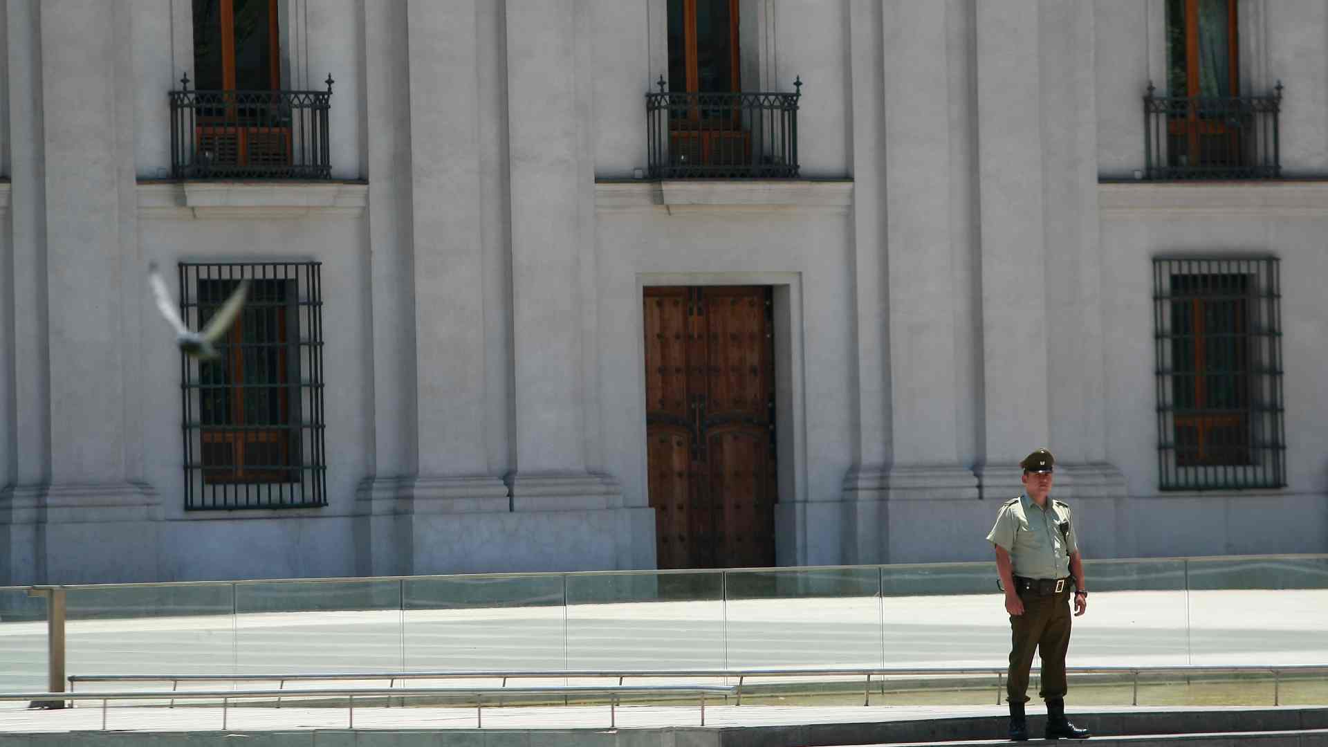 Confirman muerte de carabinero al interior de La Moneda