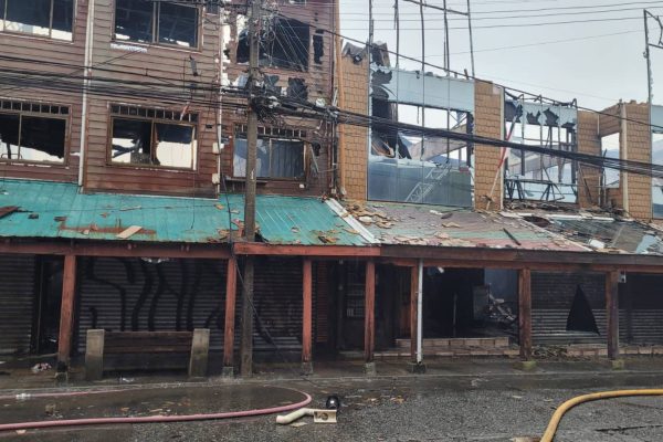 Cuál sería el origen del incendio que destruyó 60 locales y dejó 300 damnificados en Ancud