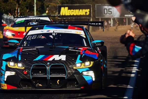 Contundente demostración de BMW en las 12 Horas de Bathurst