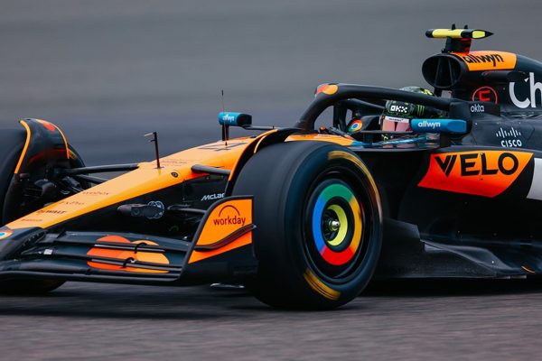 Lando Norris brilla en una primera jornada de test en la que 'saltaron los plomos'