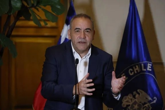 Fidel Espinoza descarta dos oposiciones y pide reconstruir la centroizquierda histórica