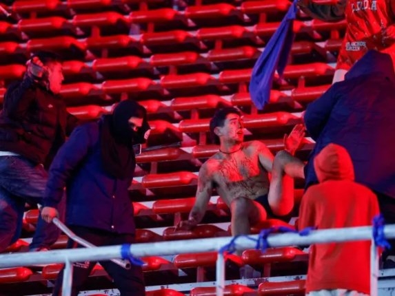 Solo heridos tras batalla campal entre hinchas de Independiente y la U, según prensa