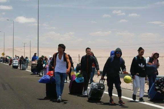 Migrantes irregulares en Chile temen ser expulsados tras elección de Kast