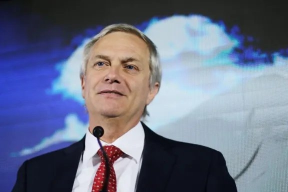 Encuesta Cadem tras triunfo de Kast: 55% optimista y 60% apoya que viva en La Moneda