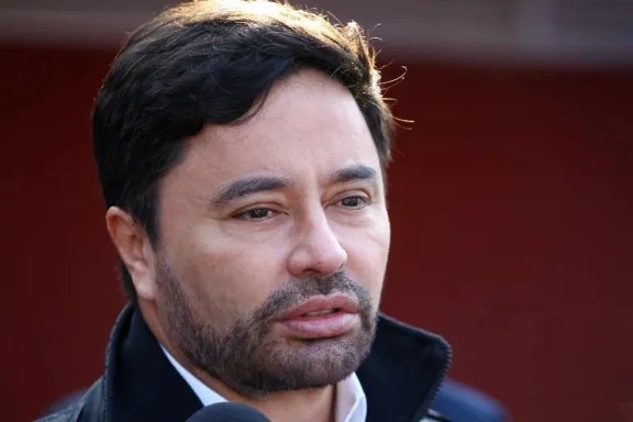 "Usted me agrede": Tenso momento entre Andrea Arístegui y Rodolfo Carter en plena cobertura del conflicto en la frontera