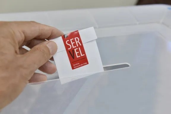 ¿Dónde voto en las Elecciones 2025? Revisa tu local, mesa y excusas válidas para no sufragar este domingo