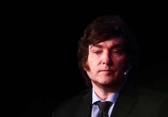 Ministro Argentino estalla contra The Wall Street Journal: acusa “operación” y niega rescate de USD 20.000 millones