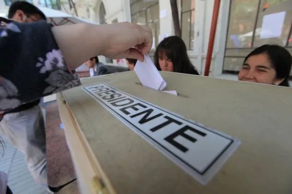 Gobierno corrige grave error del Mineduc que pudo generar caos electoral en noviembre