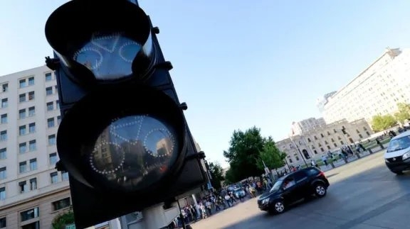 Masivo corte de luz afecta a más de 300 mil clientes en la Región Metropolitana: Metro y semáforos quedaron fuera de servicio