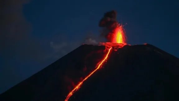 Erupción del volcán Klyuchevskoy en Rusia ocurre horas después del terremoto 8.8: monitorean posible vínculo geológico