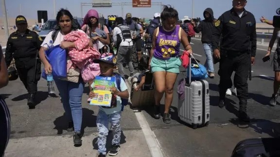 Venezuela reactiva repatriaciones para migrantes en Chile, pero exige viajar a Bolivia para abordar el avión