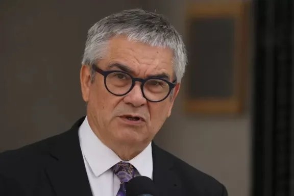 Clonan tarjeta de crédito del ministro Marcel mientras estaba de gira en España: Hacienda confirma fraude ocurrido en Chile