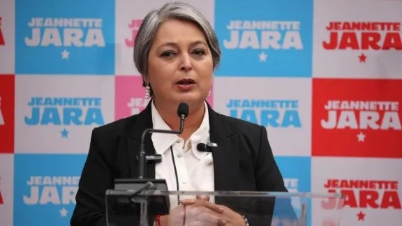 Jeannette Jara enfrenta a Kast, reconoce error y rechaza que la llamen mentirosa