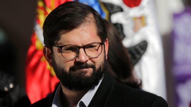 Gabriel Boric reaparece gradualmente en política y redefine su futuro