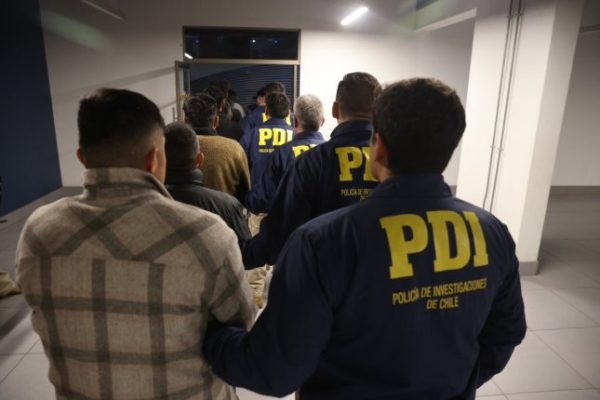 Gobierno realiza vuelo para expulsar a 80 extranjeros y acelera la reforma migratoria
