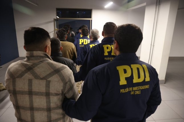 Gobierno expulsa a 80 extranjeros en nuevo vuelo y acelera reforma migratoria