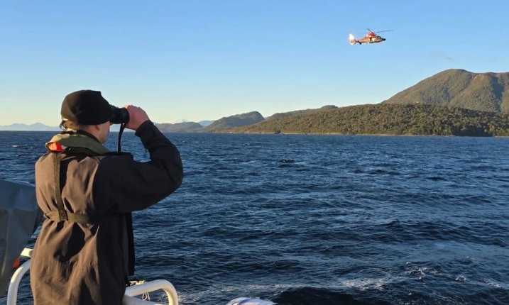 Operativo en canal Moraleda: buscan a tripulante que cayó al mar y está desaparecido