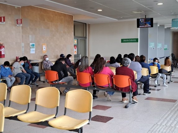 Hospitales de Puerto Montt y Osorno enfrentan recortes por más de $3 mil millones