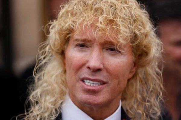 Leonardo Farkas presenta querella contra Claudia Schmidt por dañar el honor de su familia