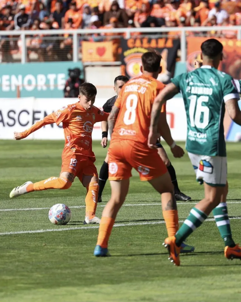 Cobreloa supera a Wanderers en Calama y se adueña de la punta