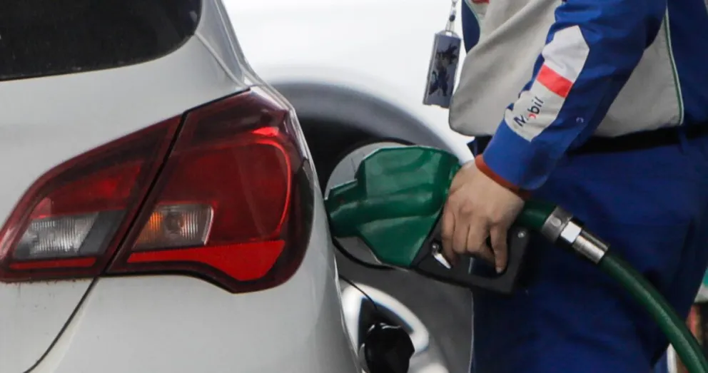 Petróleo Brent sobre los US$106 abre riesgo de nuevas alzas en las bencinas