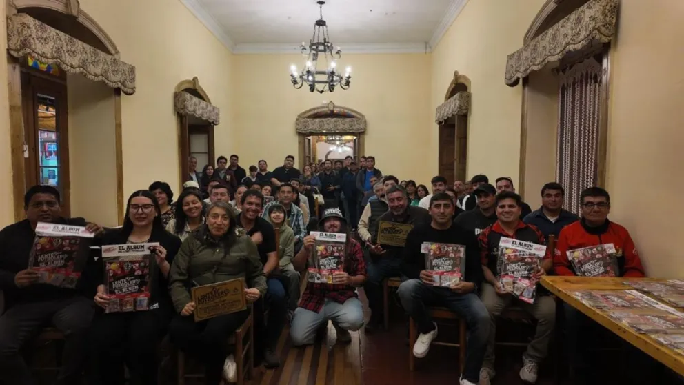Vicuña presenta un álbum que reúne a los 15 clubes de su fútbol amateur