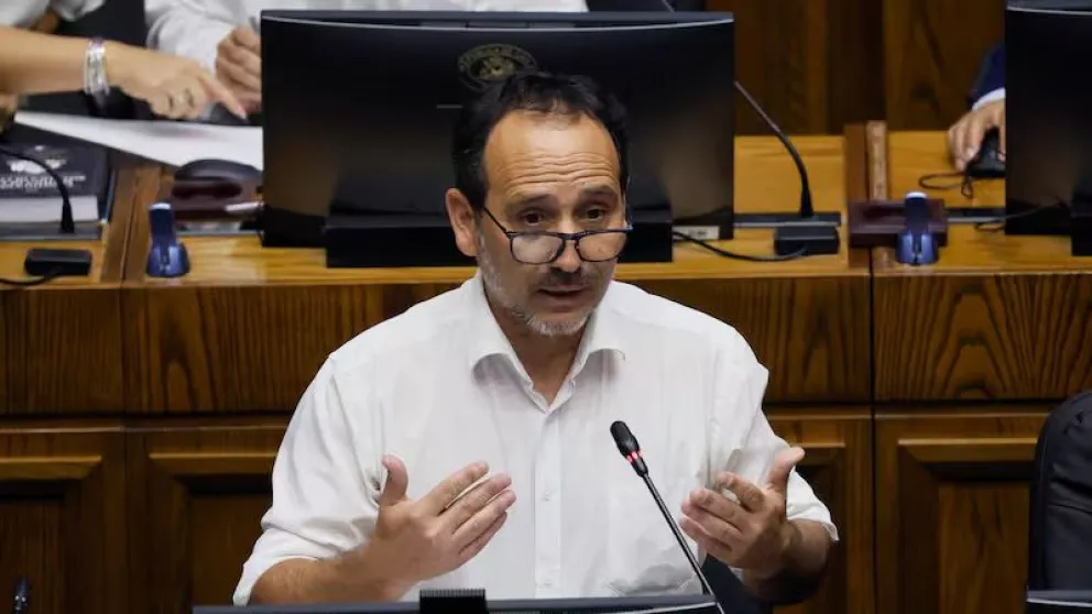 Daniel Núñez pide revisar gestiones del Senado tras controversia por su visa a Estados Unidos
